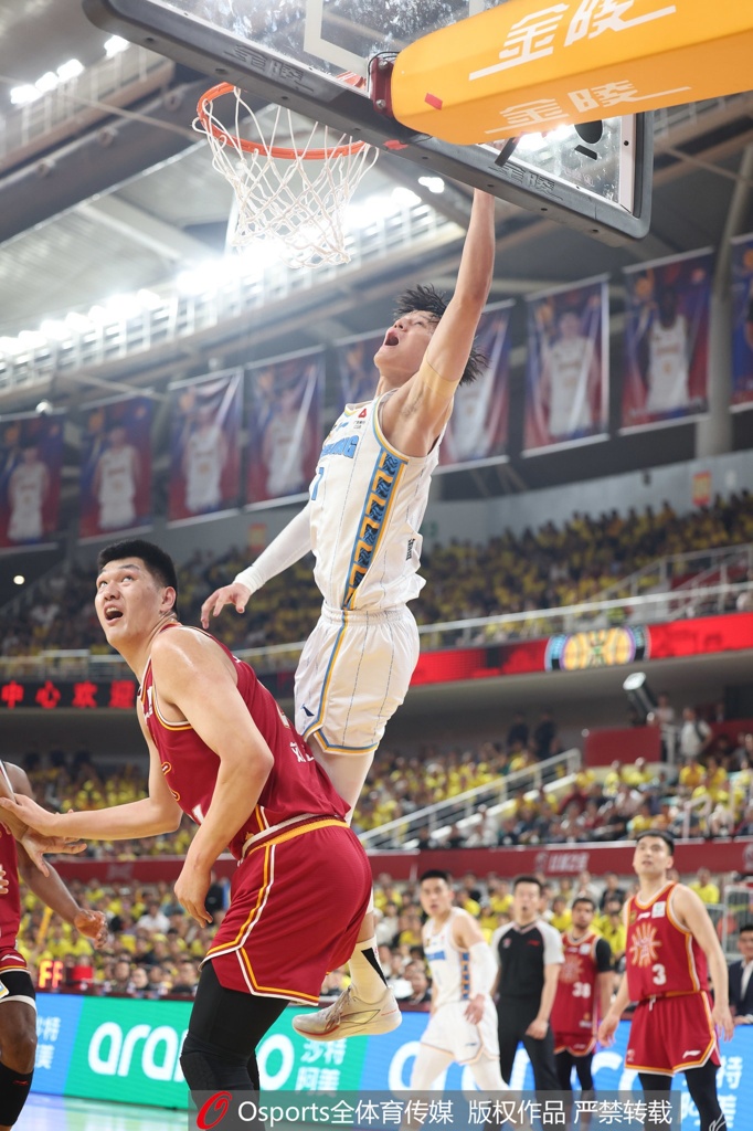 媒体人：曾凡博原有意今夏再次挑战NBA CBA半决赛受伤打乱了计划